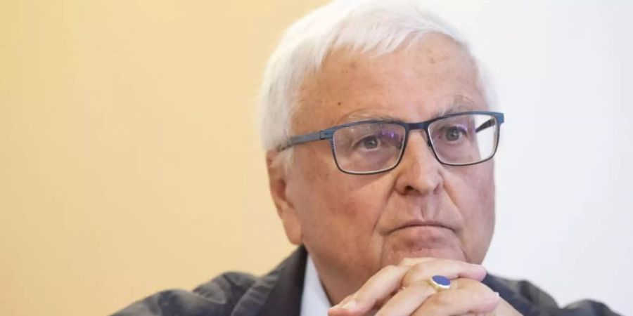 Theo Zwanziger wird 75. Foto: Boris Roessler/dpa