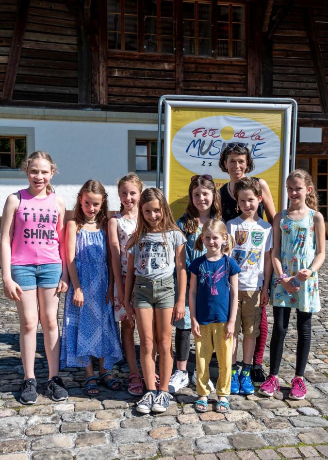 Die BambusflötenspielerInnen mit ihrer Lehrerin Arlette Liechti