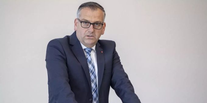 Bildungsdirektor Michael Stähli bei einer Pressekonferenz. Michael Stähli