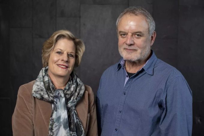 Übernahmen im April 2020 die Ombudsstelle der SRG Deutschschweiz: Esther Girsberger und Kurt Schöbi. Ombudsstelle der SRG Deutschschweiz