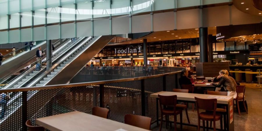 Mittag am Flughafen Kloten.