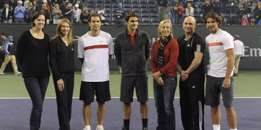 Roger Federer zwischen Pete Sampras und Martina Navratilova in Indian Wells 2010.