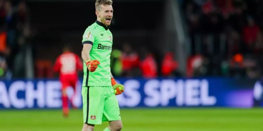 Leverkusens Torwart Lukas Hradecky warnt vor dem Gebrauch von Kraftausdrücken bei Geisterspielen. Foto: Rolf Vennenbernd/dpa