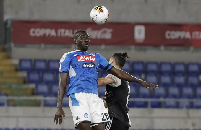 Kalidou Koulibaly im Einsatz für die SSC Napoli im italienischen Cup gegen Juventus Turin. Kalidou Koulibaly SSC Napoli