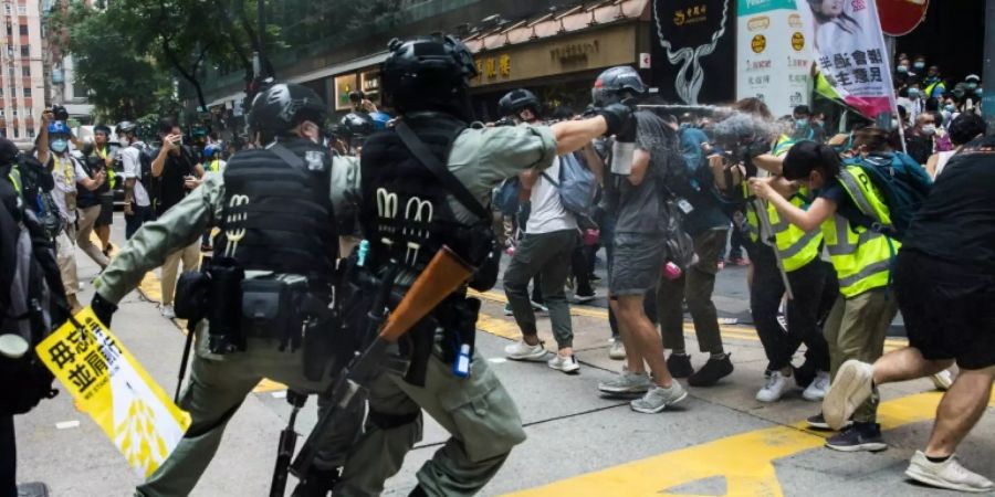 Hongkonger Polizei geht gegen Demonstranten vor