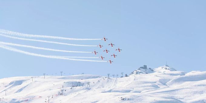 SRF-Kamera touchiert - Ex-Chef der PC-7-Kunstflugstaffel vor Gericht