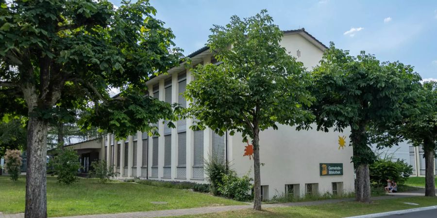 Das Schulhaus in Buchs im Kanton Aargau.