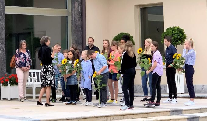 Ein paar wenige Schulkinder aus Riggisberg BE erhalten die Gelegenheit, sich mit dem Gesamtbundesrat zu treffen. Bundesratsausflug Sommaruga Schulkinder Riggisberg