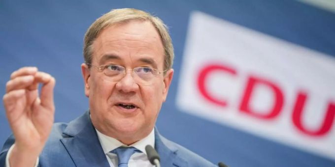 Unions-Kanzlerkandidat Armin Laschet stellt nach den Gremiensitzungen seiner Partei im Konrad-Adenauer-Haus das «Sofortprogramm» für die Bundestagswahl vor. Foto: Kay Nietfeld/dpa Unions-Kanzlerkandidat Armin Laschet stellt nach den Gremiensitzungen seiner Partei im Konrad-Adenauer-Haus das «Sofortprogramm» für die Bundestagswahl vor. Foto: Kay Nietfeld/dpa