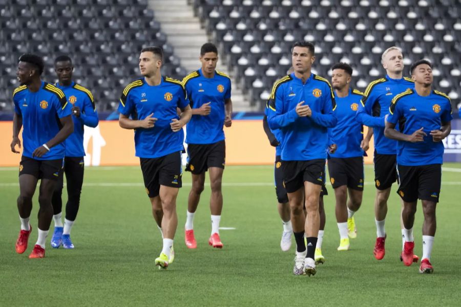 Die Spieler von Manchester United trainieren vor dem Spiel gegen YB im Berner Wankdorf.