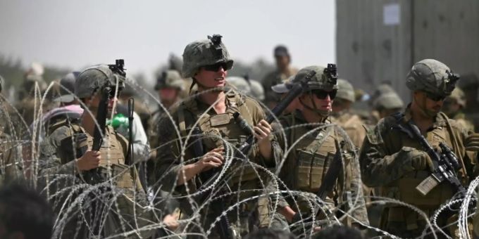 US-Soldaten bewachen den Kabuler Flughafen. US-Soldaten