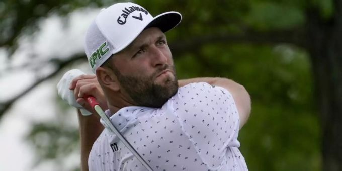 Jon Rahm liegt beim ersten Playoff-Turnier mit an der Spitze. Foto: John Minchillo/AP/dpa Jon Rahm liegt beim ersten Playoff-Turnier mit an der Spitze. Foto: John Minchillo/AP/dpa