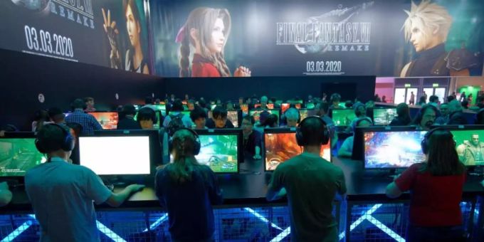 Gerade jüngere Menschen schauen sich gern andere Spieler in Gaming-Livestreams an. Foto: Henning Kaiser/dpa Gerade jüngere Menschen schauen sich gern andere Spieler in Gaming-Livestreams an. Foto: Henning Kaiser/dpa