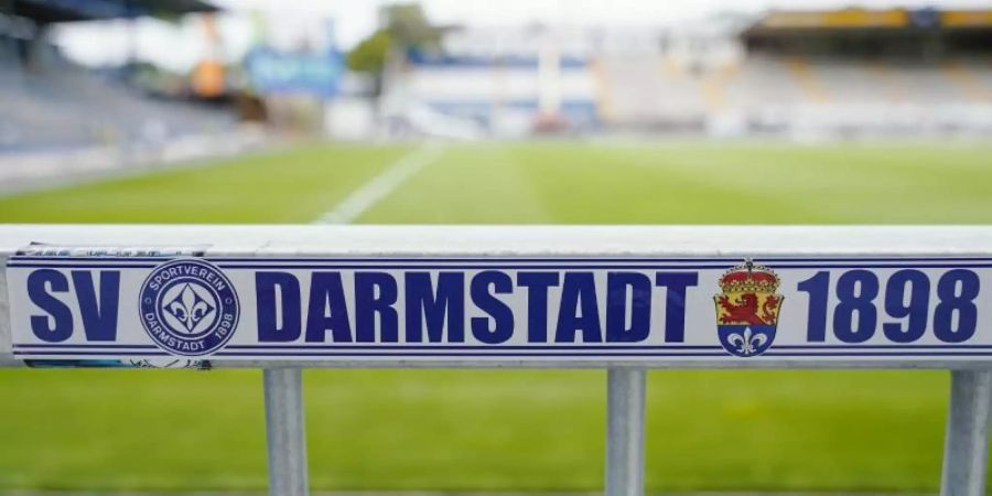 Beim Fussball-Zweitligisten SV Darmstadt 98 gab es Corona-Fälle. Foto: Uwe Anspach/dpa