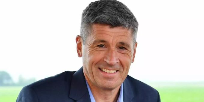 Fordert nach dem Elfmeter-Ärger im EM-Halbfinale ein Einspruchsrecht: Ex-Schiri Markus Merk. Foto: Julian Stähle/dpa Fordert nach dem Elfmeter-Ärger im EM-Halbfinale ein Einspruchsrecht: Ex-Schiri Markus Merk. Foto: Julian Stähle/dpa