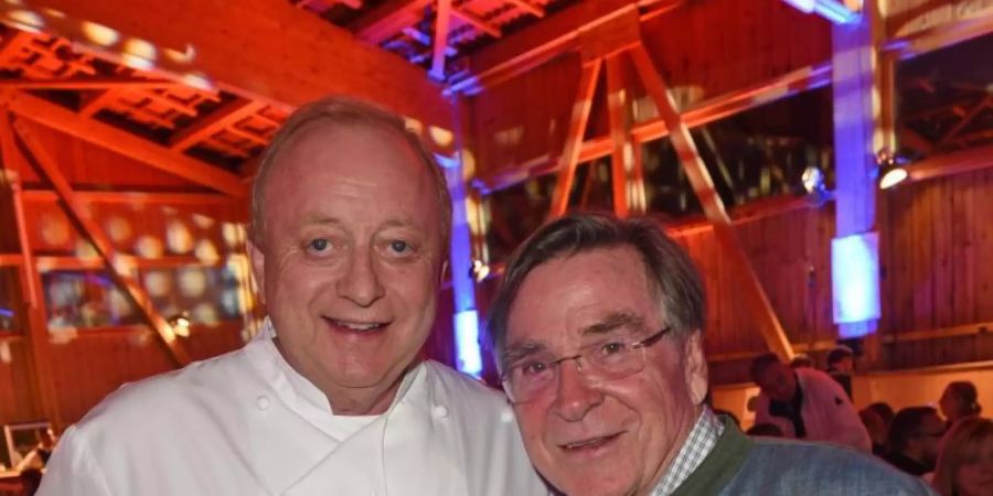 Sternekoch Alfons Schuhbeck (l) und Schauspieler Elmar Wepper 2019 in Tutzing. Foto: Ursula Düren/dpa