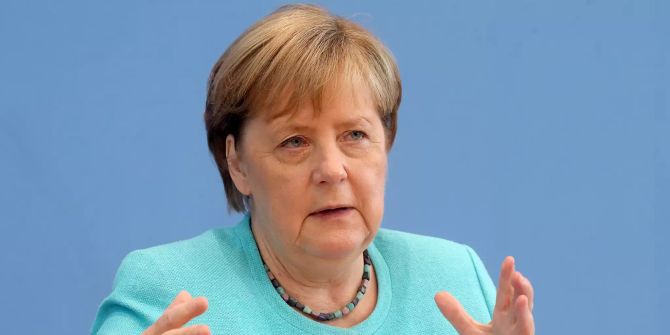 Kanzlerin Merkel stellt sich Fragen der Hauptstadt-Journalisten