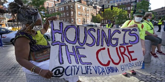 Seit Mitternacht drohen Millionen von Metern in den USA Zangsräumungen. Eviction Moratorium
