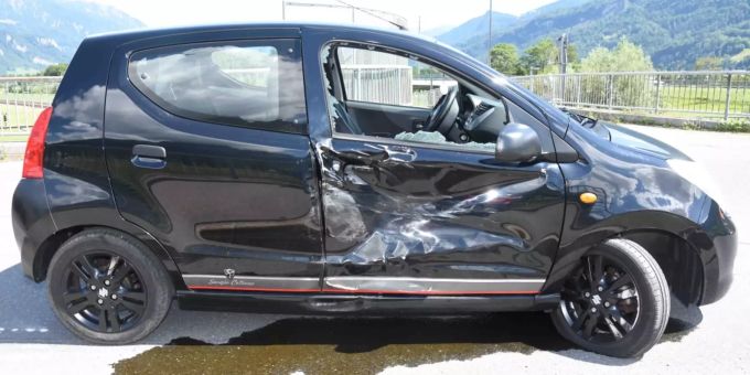 An den Autos entstand Sachschaden von rund 10'000 Franken. Unfall