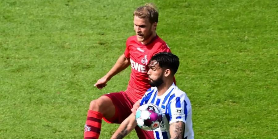 Omar Alderete (vorn) verlässt Hertha BSC und wechselt auf Leihbasis zum FC Valencia. Foto: Soeren Stache/dpa-Pool/dpa