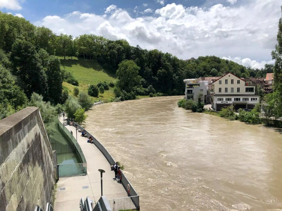 Weitere Eindrücke vom hohen Wasserstand der Aare.