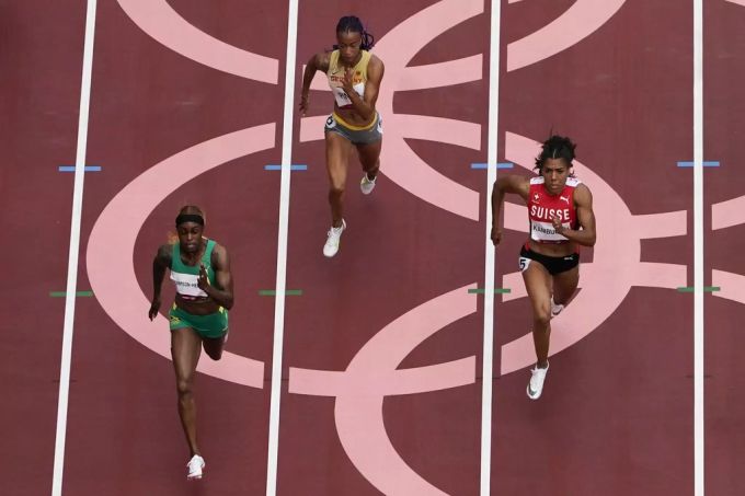 Mujinga Kambundji schafft souverän die Halbfinal-Qualifikation über 100 Meter. Oympia 2021