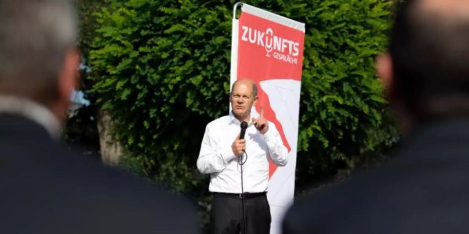 SPD-Kanzlerkandidat Olaf Scholz spricht bei einem Wahlkampfauftritt in Köln. Foto: Federico Gambarini/dpa SPD-Kanzlerkandidat Olaf Scholz spricht bei einem Wahlkampfauftritt in Köln. Foto: Federico Gambarini/dpa