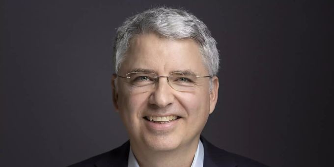 Roche ist an der Entwicklung eines Medikament beteiligt, das gegen eine schwere Covid-19-Erkrankung bei infizierten Risikopatienten vorbeugen soll. Die WHO empfiehlt dieses Medikament. Im Bild Roche-Konzernchef Severin Schwan. (Archivbild) roche