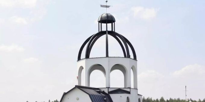Die Kirche «Vineta» auf dem Störmthaler See soll an die 14 Orte erinnern, die dem Tagebau Espenhain weichen mussten. Ausserdem ist sie ein beliebter Ort für Ausflüge und Trauungen. Foto: Waltraud Grubitzsch/dpa-Zentralbild/ZB Die Kirche «Vineta» auf dem Störmthaler See soll an die 14 Orte erinnern, die dem Tagebau Espenhain weichen mussten. Ausserdem ist sie ein beliebter Ort für Ausflüge und Trauungen. Foto: Waltraud Grubitzsch/dpa-Zentralbild/ZB
