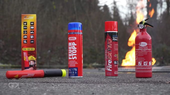 Es gibt verschiedenen Mittel ein Feuer zu bekämpfen Brandbekämpfungsmittel