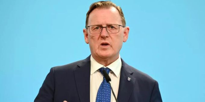 Thüringens Ministerpräsident Bodo Ramelow (Die Linke) sieht sich zur Neutralität verpflichtet. Foto: Martin Schutt/dpa-Zentralbild/dpa Thüringens Ministerpräsident Bodo Ramelow (Die Linke) sieht sich zur Neutralität verpflichtet. Foto: Martin Schutt/dpa-Zentralbild/dpa
