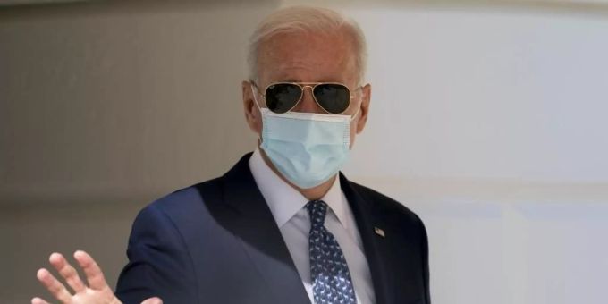 Joe Biden , Präsident der USA, winkt, als er auf dem Südrasen des Weissen Hauses in Washington zur Marine One geht. Foto: Andrew Harnik/AP/dpa Joe Biden , Präsident der USA, winkt, als er auf dem Südrasen des Weissen Hauses in Washington zur Marine One geht. Foto: Andrew Harnik/AP/dpa