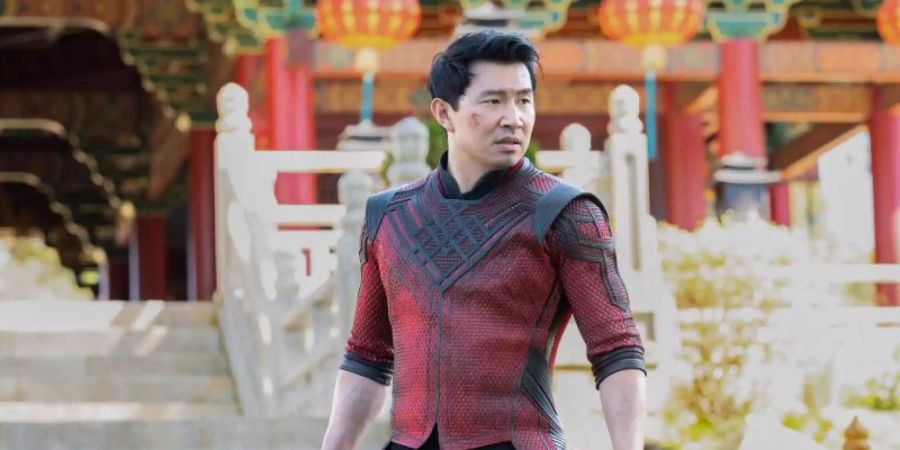 Simu Liu als Shang-Chi in einer Szene des Films «Shang-Chi and the Legend of the Ten Rings». Foto: Jasin Boland/Disney Studios/Marvel Studios/dpa