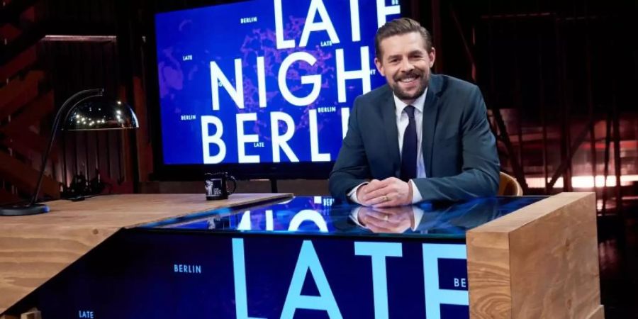 Politik statt Show: ProSieben-Entertainer Klaas Heufer-Umlauf hat in seiner Sendung «Late Night Berlin» Kinderreporter auf die Kanzlerkandidaten Laschet und Scholz angesetzt. Foto: Annette Riedl/dpa