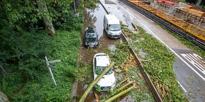 Die schweren Unwetter in der Schweiz in den vergangenen zehn Tagen werden die Versicherer was kosten. Unwetter Schweiz