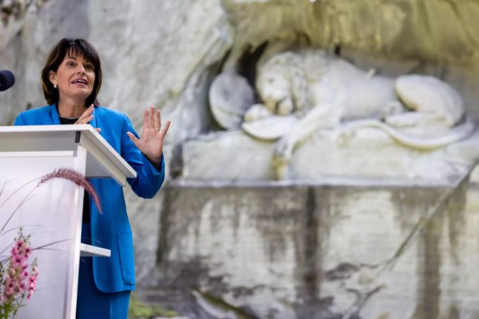 Alt Bundesrätin Doris Leuthard bei den Feierlichkeiten zum 200-Jahr-Jubiläum des Löwendenkmals. Doris Leuthard