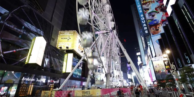Das Riesenrad auf dem Times Square.