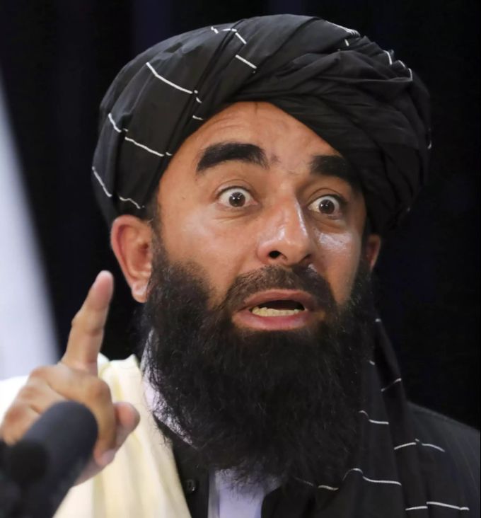 Zabihullah Mujahid, Sprecher der Taliban, informiert die Medien. Taliban