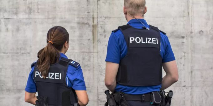Der Beschuldigte muss sich für seine Tat bei der Staatsanwaltschaft des Kantons Zug verantworten.