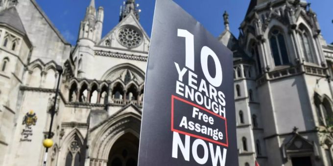 Demonstranten fordern Freiheit für Assange Demonstranten fordern Freiheit für Assange