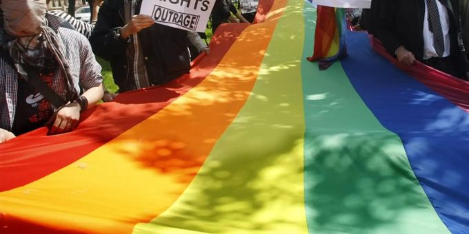 Menschen stehen für die Rechte Homosexueller ein. (Symbolbild) schwulenrechte