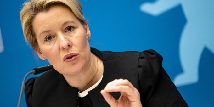 Berlins Regierende Bürgermeisterin Franziska Giffey (SPD) bei einer Pressekonferenz in Berlin. Berlins Regierende Bürgermeisterin Franziska Giffey (SPD) bei einer Pressekonferenz in Berlin.