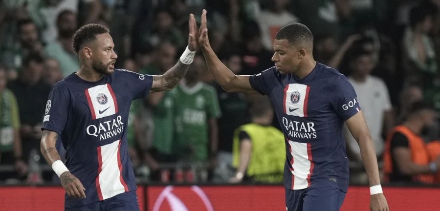 Zwischen Neymar (l.) und Kylian Mbappé kommt es immer wieder zum Streit.