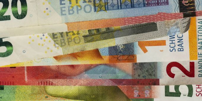 Wegen Inflation - Euro fällt zum Franken auf neues Rekordtief
