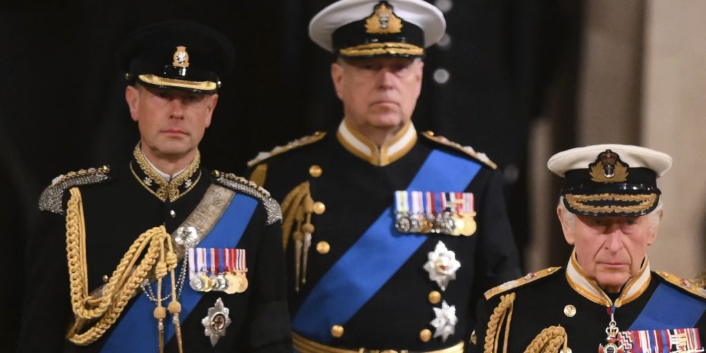 King Charles erlaubte Andrew, MilitärUniform zu tragen