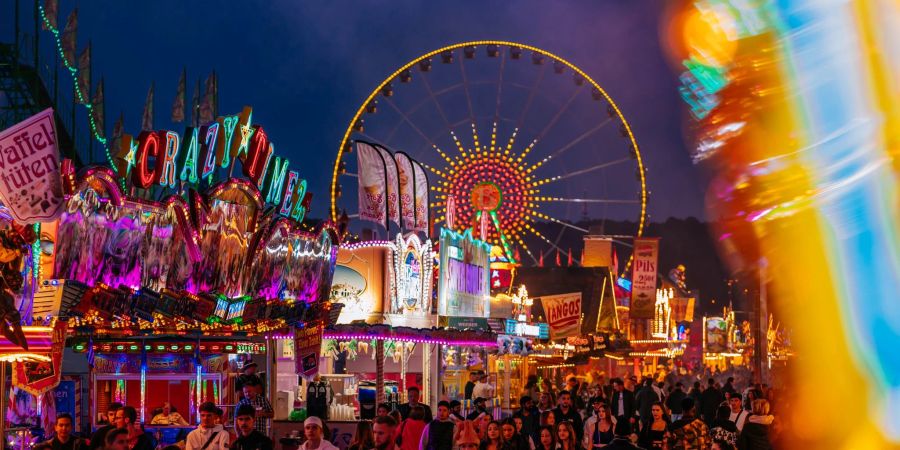 Der Cannstatter «Wasen» in Stuttgart ist nach dem Münchner Oktoberfest das zweitgrösste Volksfest in Deutschland.
