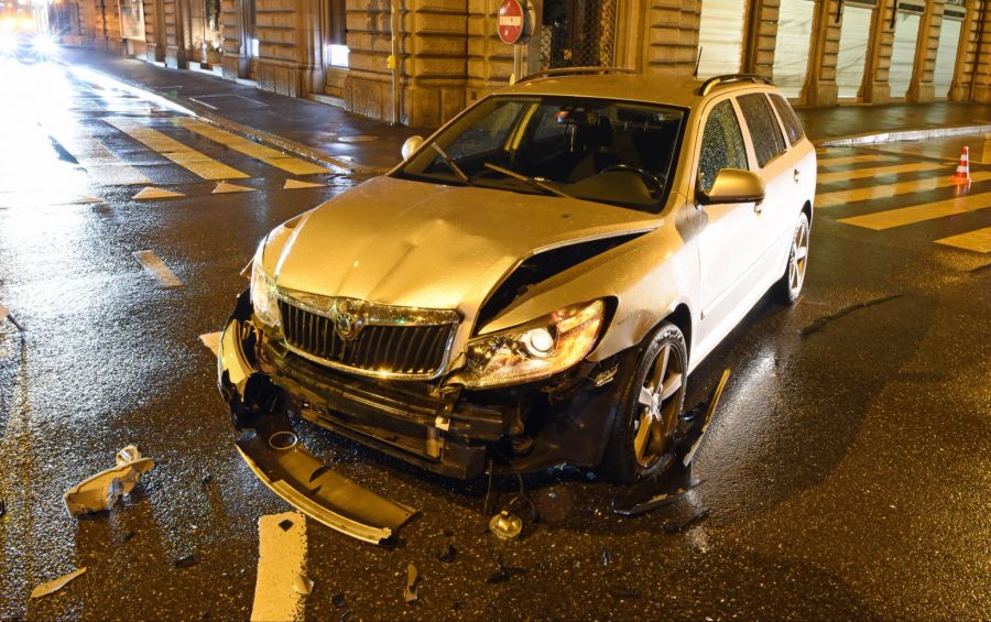 An den Fahrzeugen enstand ein Sachschaden