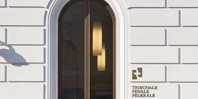 Das Bundestrafgericht hat die Täterin der Messerattacke von Lugano zu einer Freiheitsstrafe von 9 Jahren verurteilt. lugano messerattacke