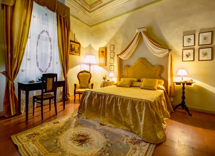 Palastuite im Albergo Volterra