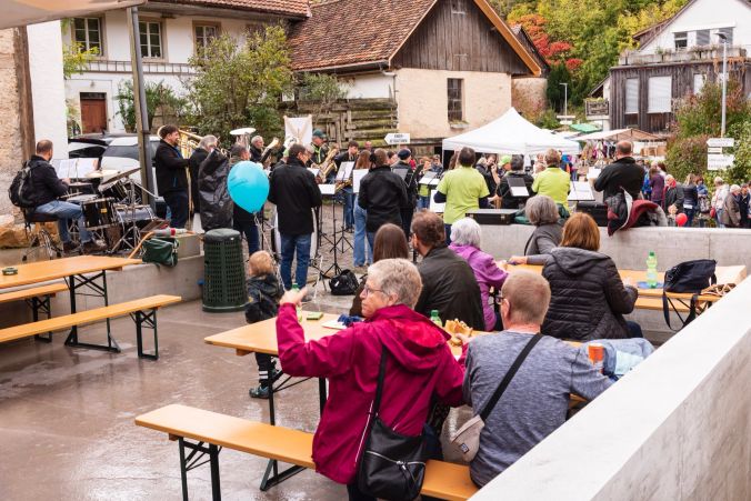 Essen und musikalische Unterhaltung rundeten den Markt ab.